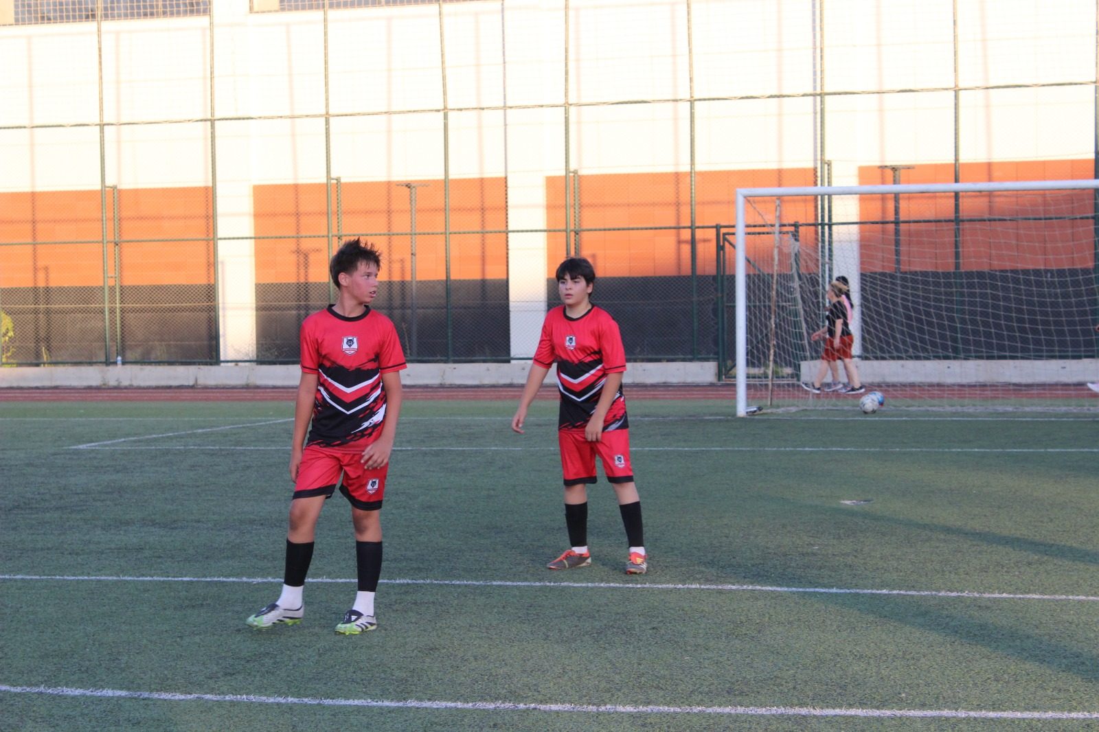 Genç Hisar futbolcuları sahada